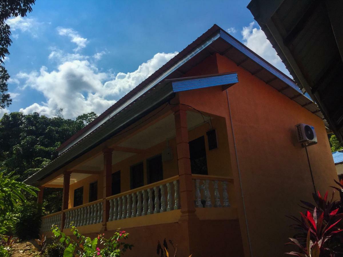 Fiqthya Chalet & Cafe Kampong Ayer Batang Buitenkant foto